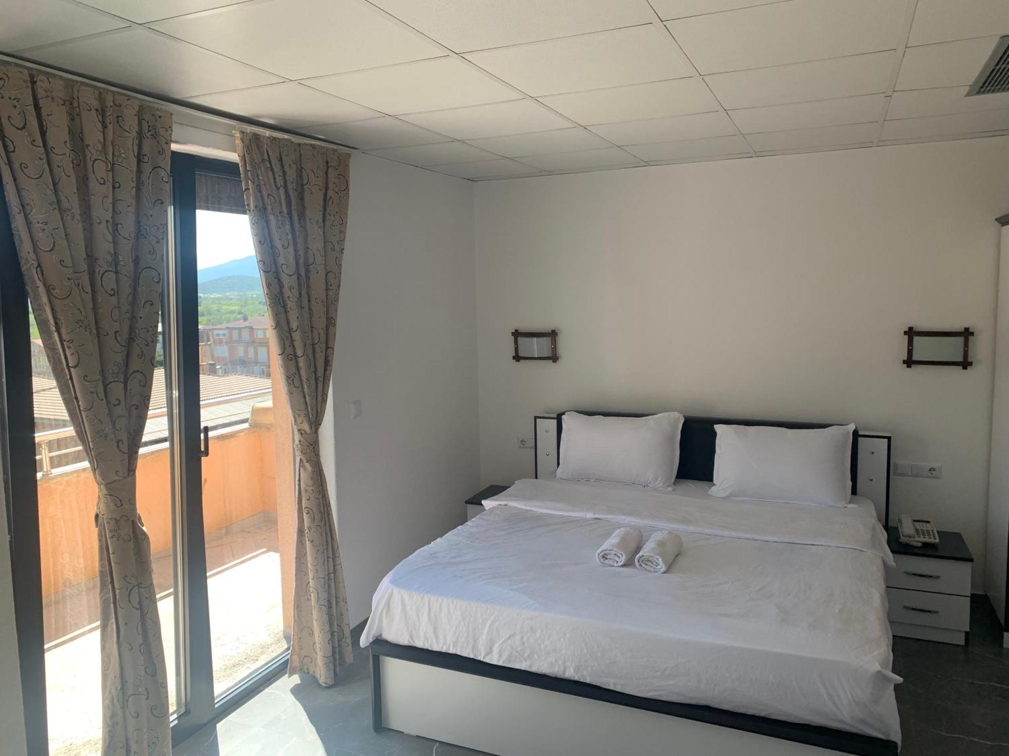 Hotel Albatros Prizren Exteriör bild