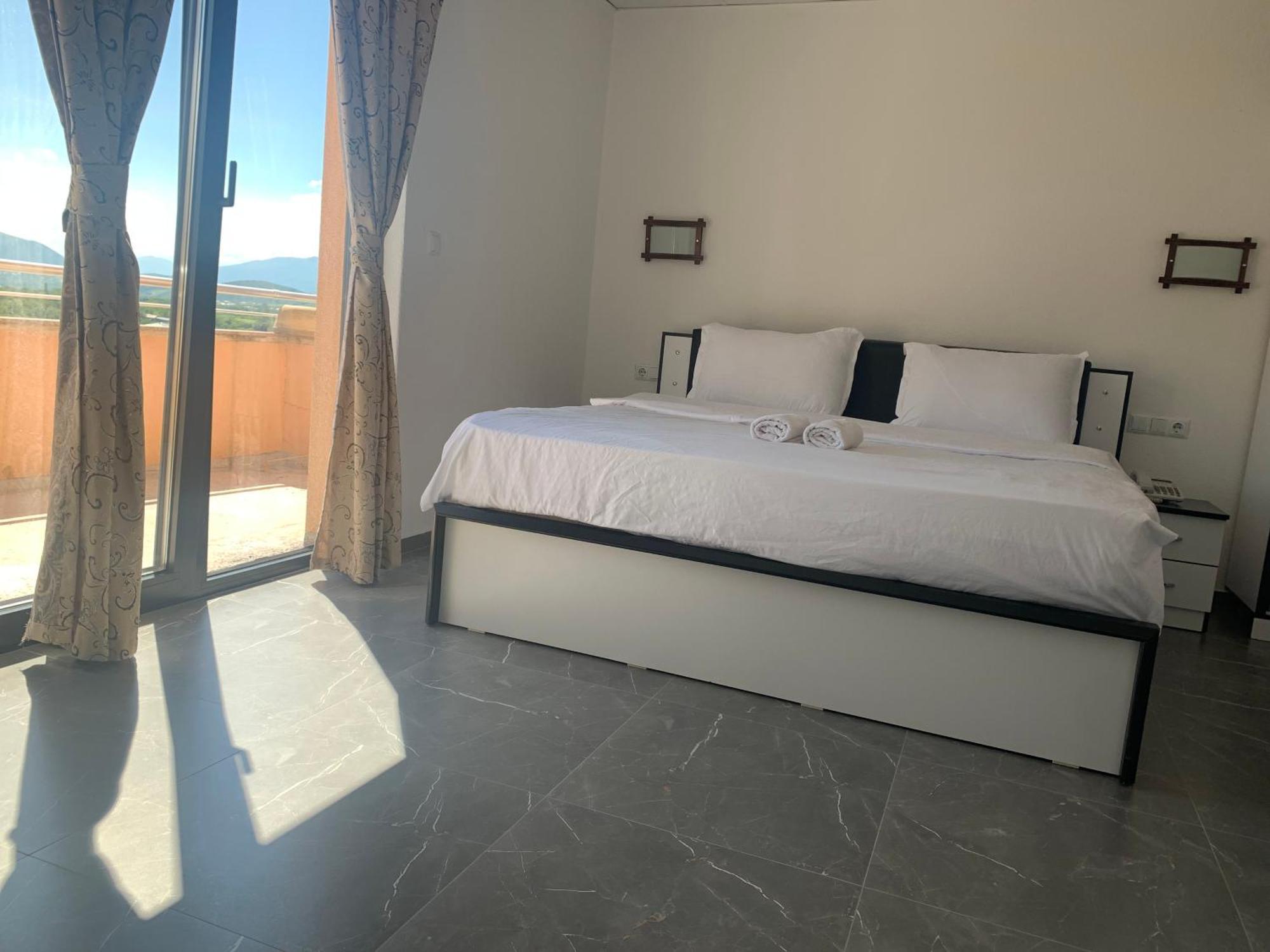 Hotel Albatros Prizren Exteriör bild