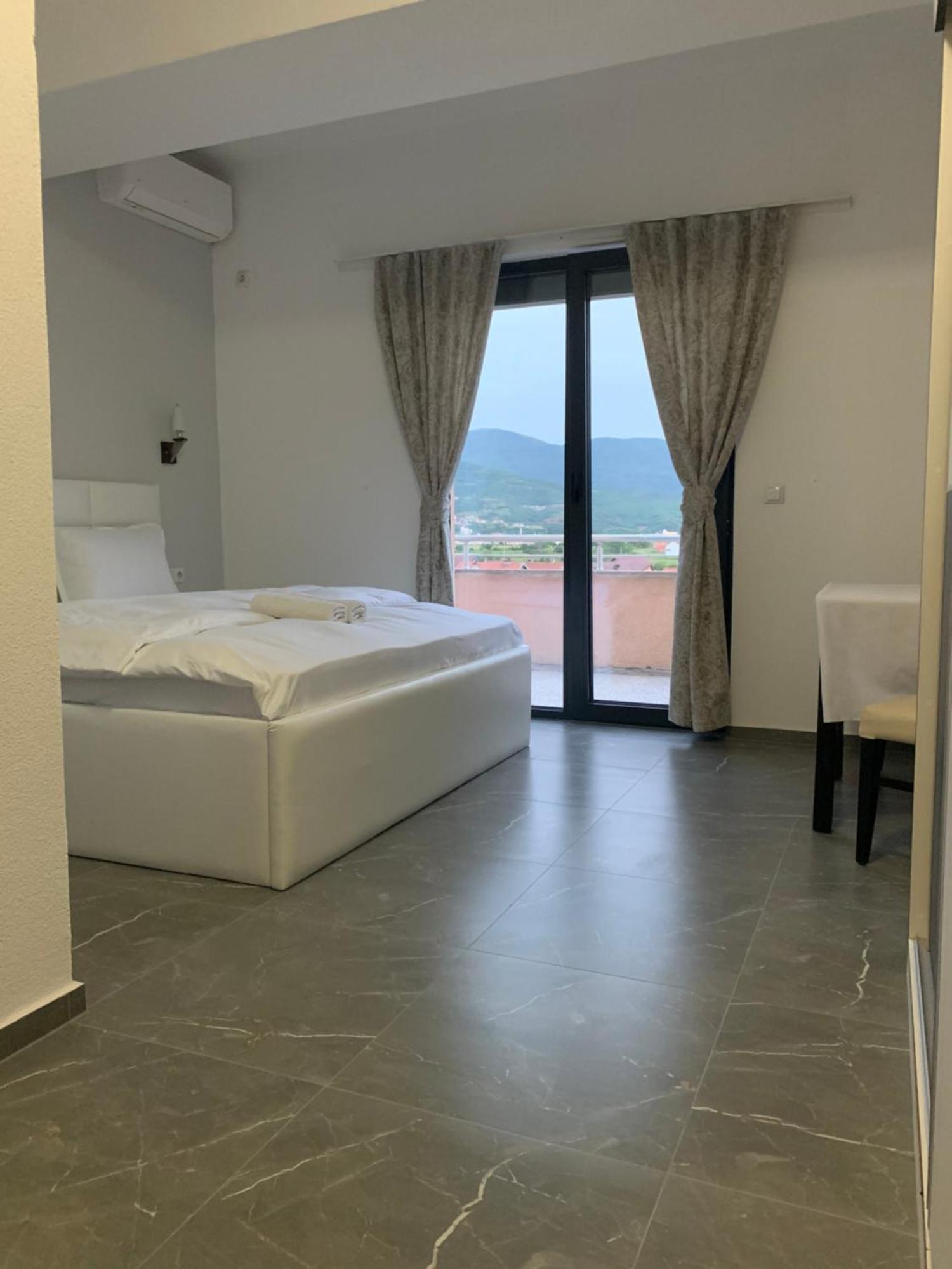 Hotel Albatros Prizren Exteriör bild