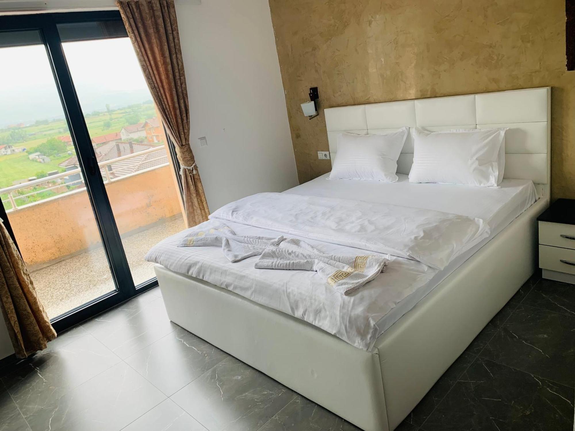 Hotel Albatros Prizren Exteriör bild